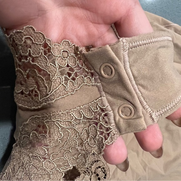 Skims lace Bodysuit in Tan - Picture 8 of 8